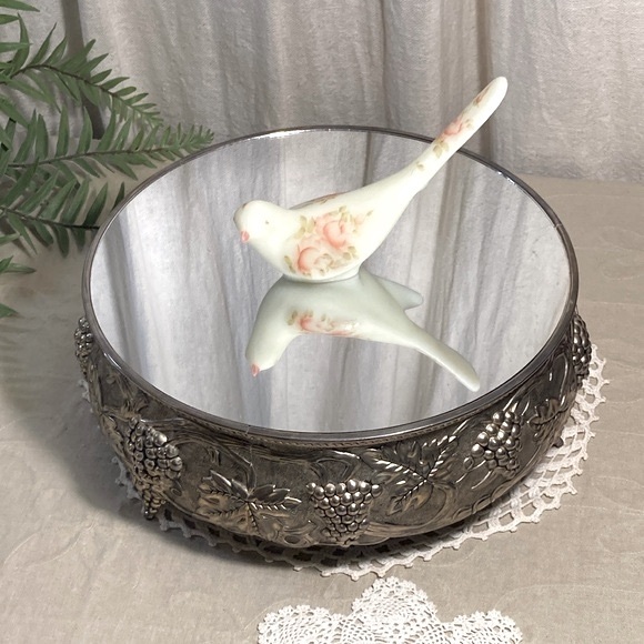 Godinger Other - Godinger Silver Plated Mirrored Plateau Stand Intricate Grape And Leaf Design
